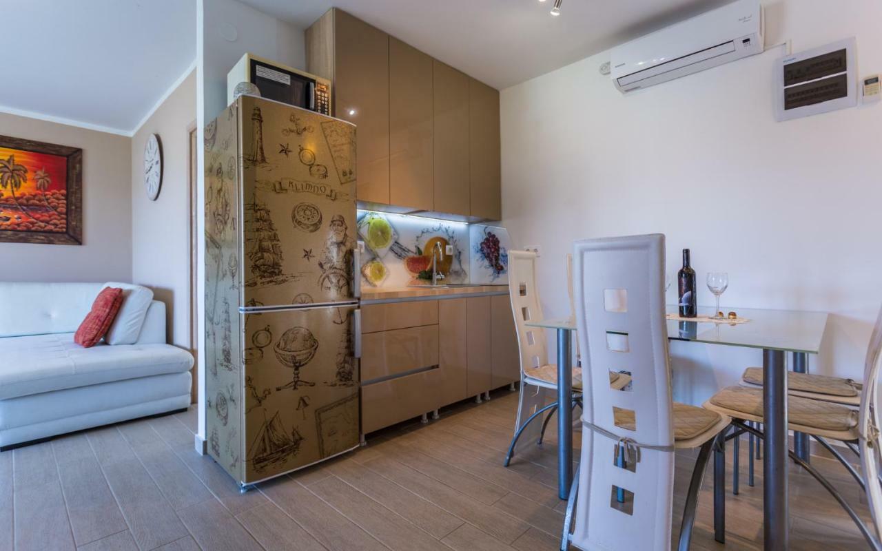 Apartment Trava Klimno Esterno foto